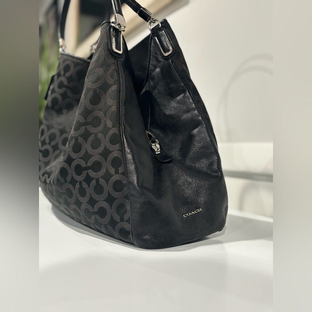 Coach Phoebe Shoulder Bag F19232 – Black Signature Jacquard & Leather - Picture 4 of 9